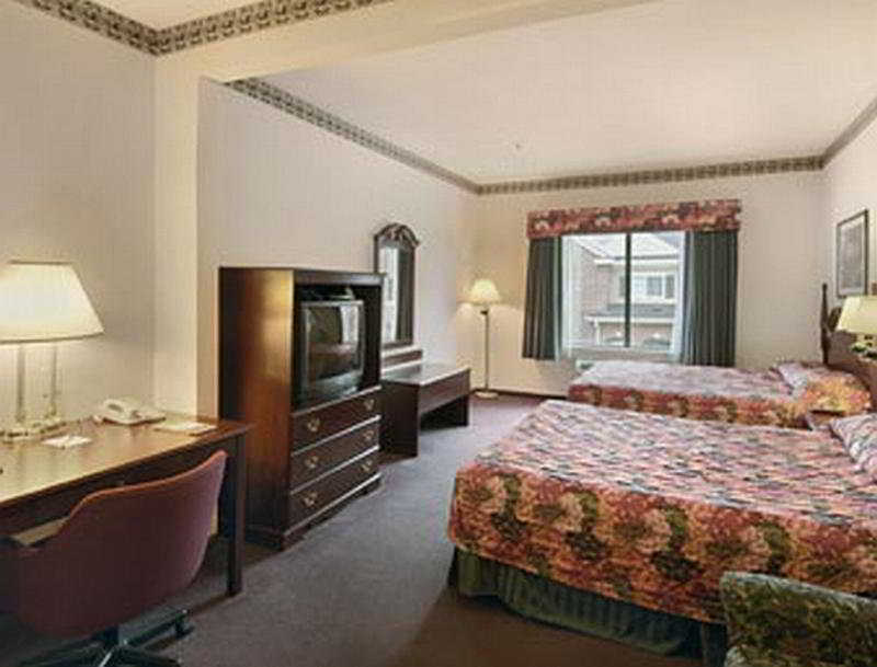 Wingate By Wyndham Houston / Willowbrook Room photo